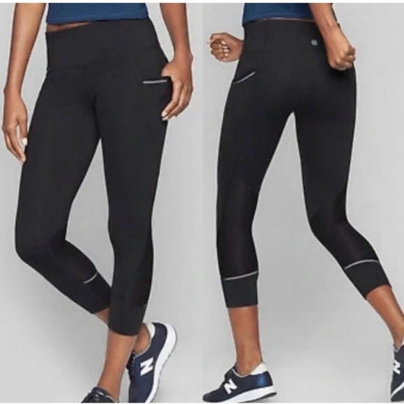 Athleta Pants - Athleta Relay Capri 2.0 Leggings Women XS Black Capri Side Pockets EUC